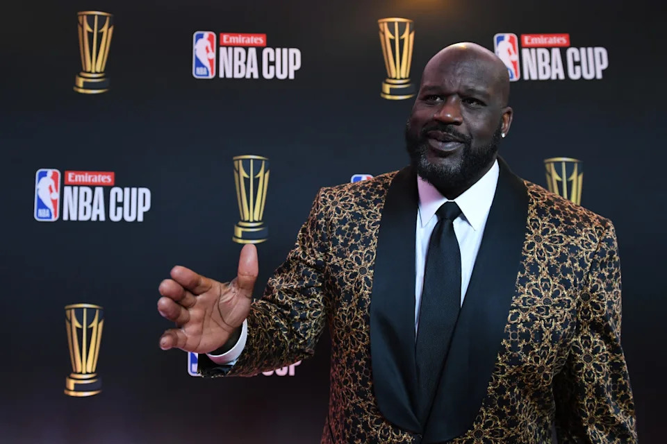 SHAQUILLE O'Neal llega a la alfombra roja antes del juego semifinal de la Copa Emirates de la NBA en T-Mobile Arena.candice Ward-Imagn mira