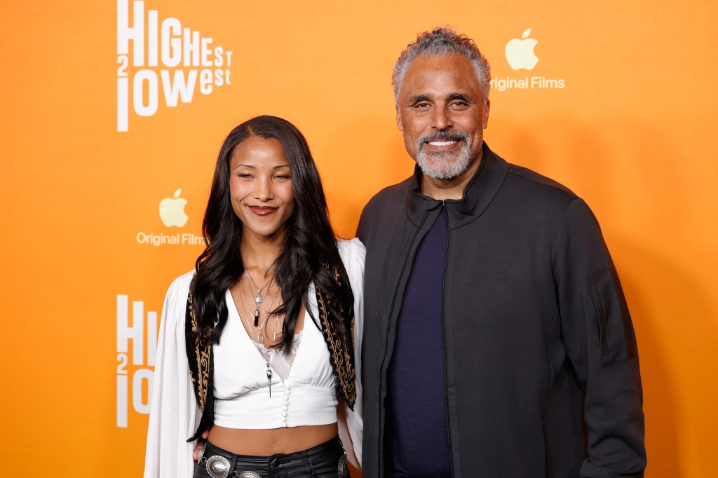 Sasha Fox y Rick Rox asisten a una proyección especial en Los Ángeles de Apple Original Films y A24 