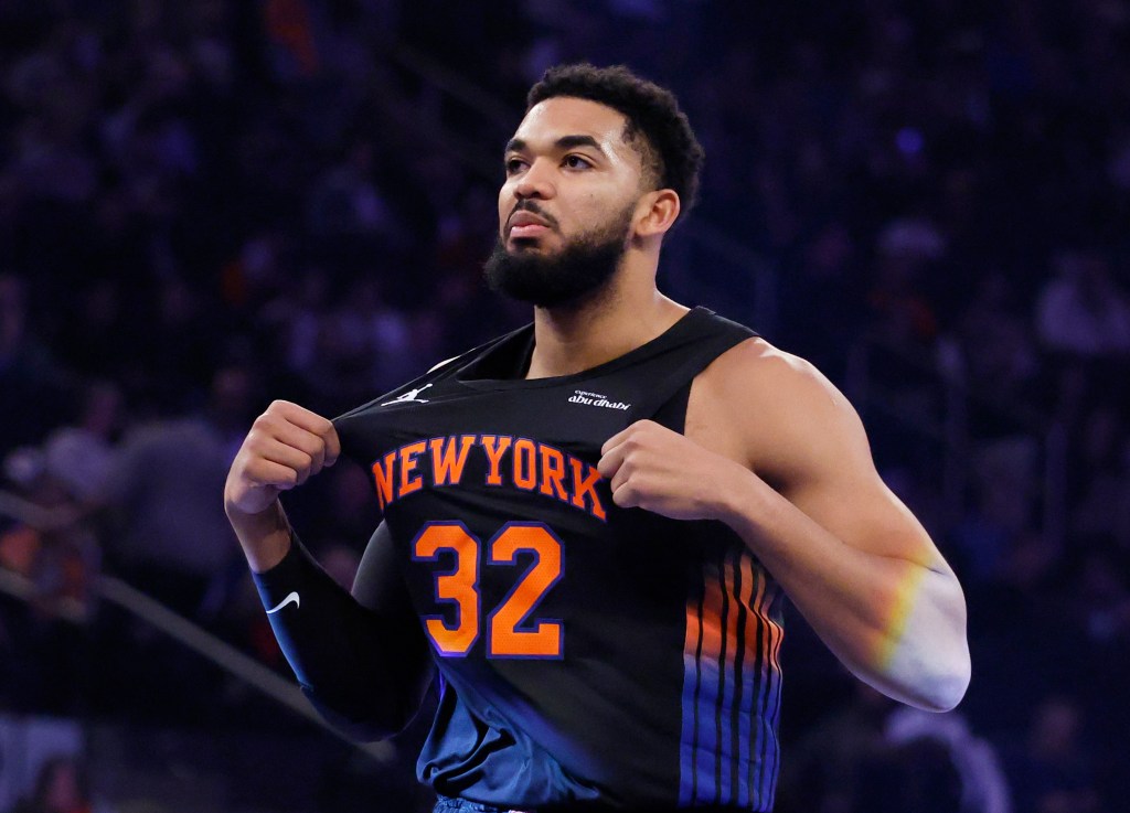 El jugador de la NBA Karl-Anthony Towns amplía su racha durante un partido.