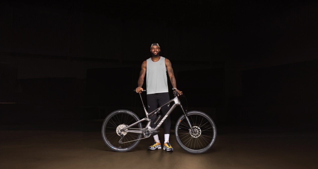 Héroe de la colaboración de Canyon y Lebron