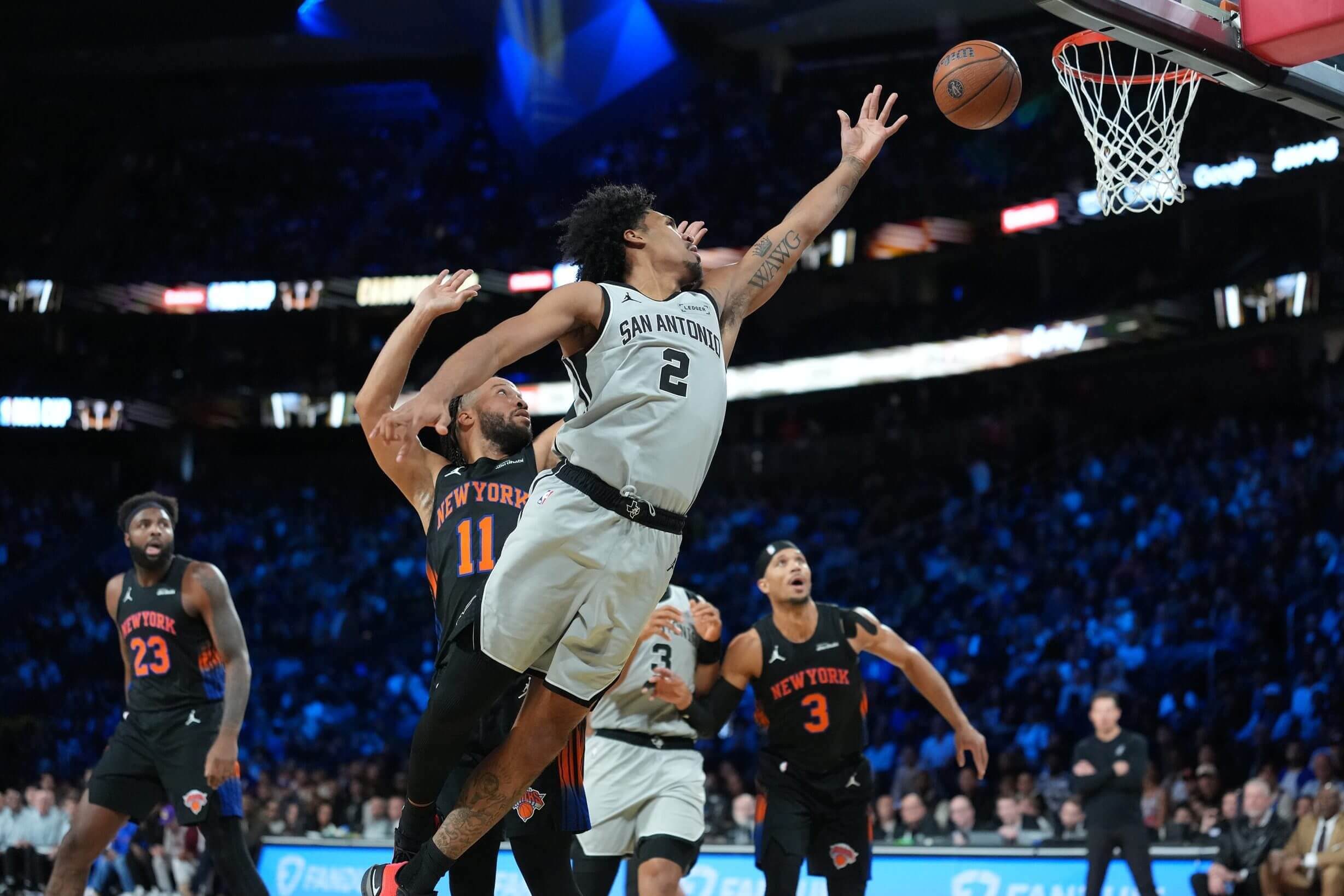 Dylan Harper de San Antonio se enfrenta a los Knicks.