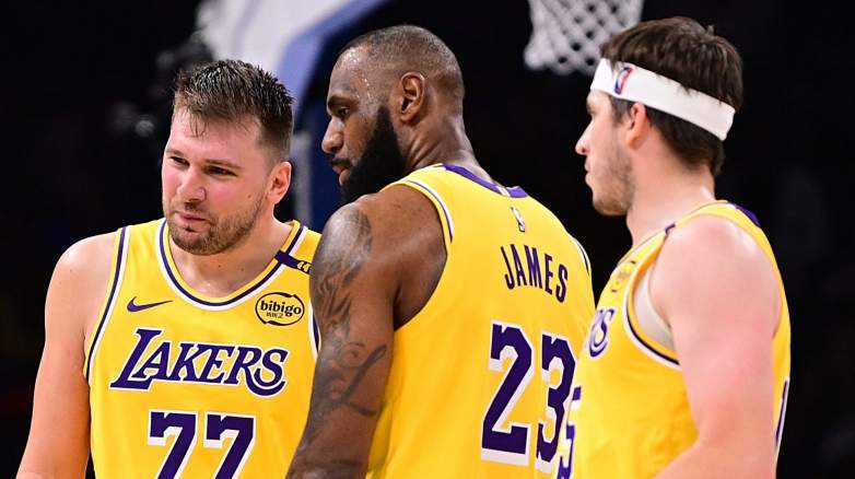 Luka Doncic, Lebron James y Austin Reaves, Lakers