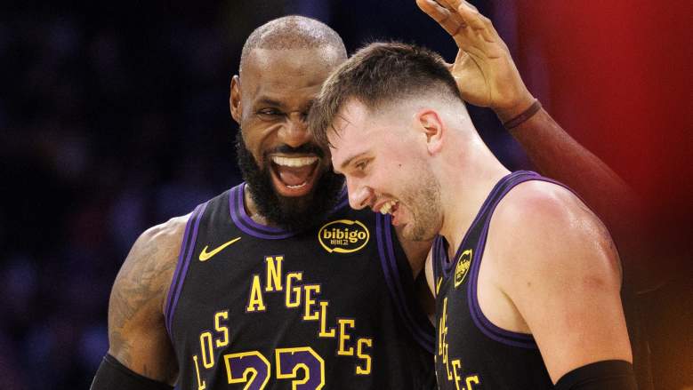 Lakers LeBron James reacciona a Luka Doncic (77)