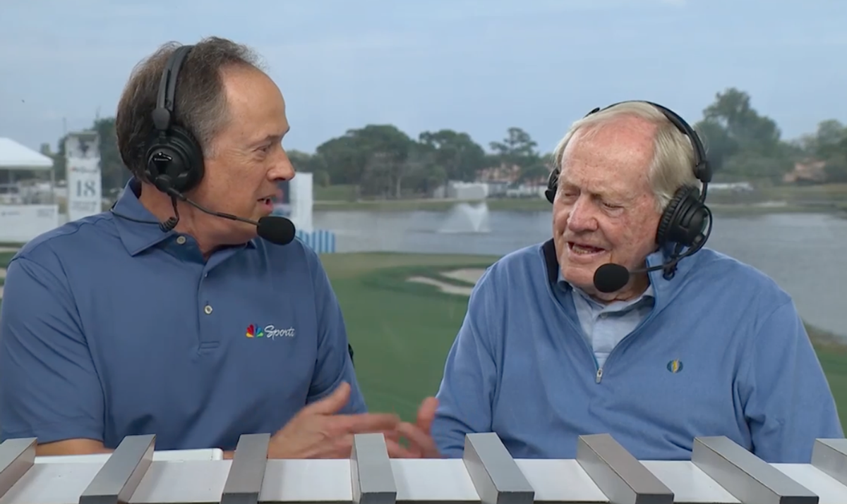 Jack Nicklaus habla con Dan Hicks en el Cognizant Classic