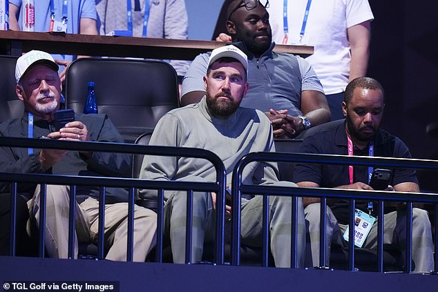 Kelce estuvo en el SoFi Center para ver la acción de TGL con el equipo Jupiter Links GC de Woods.