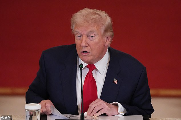 El viernes fue la mesa redonda del presidente Donald Trump sobre deportes universitarios.