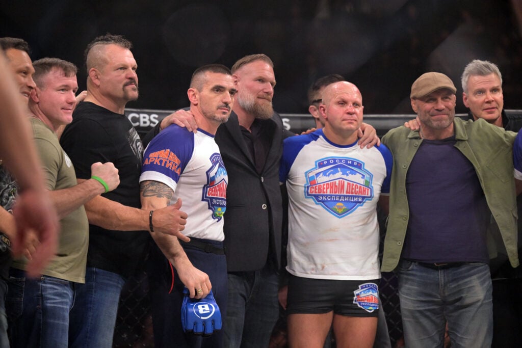 Fedor Emelianenko con sus compañeros leyendas Chuck Liddell, Josh Barnett, Randy Couture y Matt Hughes