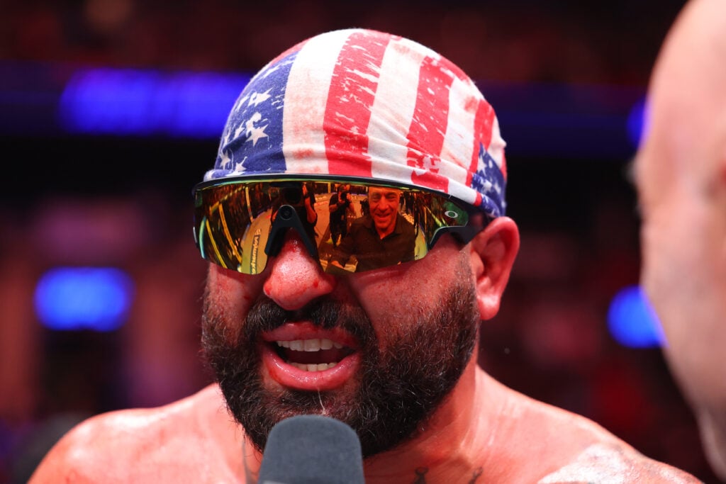 Josh Hokit entrevista a Joe Rogan tras su victoria sobre Curtis Blaydes en UFC 327.