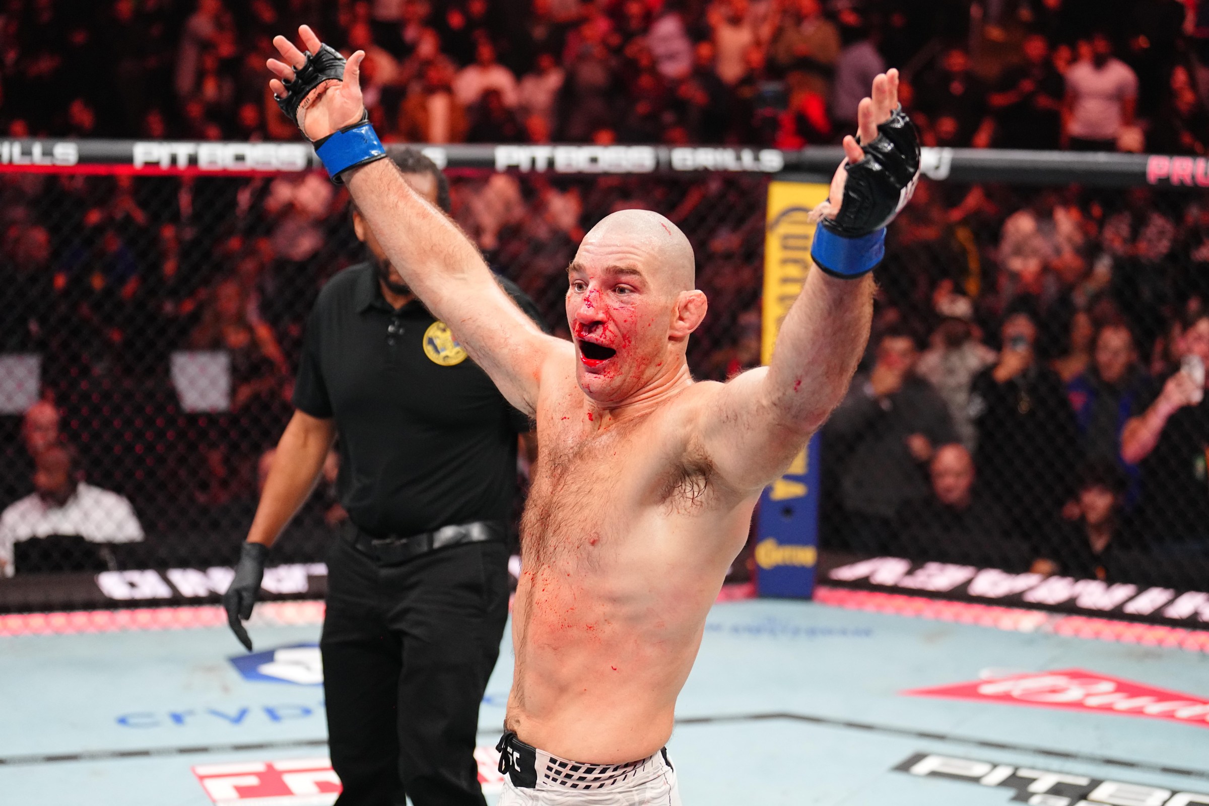 NEWARK, NUEVA JERSEY – 9 DE MAYO: Sean Strickland reacciona después de su pelea por el título de peso mediano de UFC con el ruso Khamzat Chimaev durante UFC 328 en el Prudential Center el 9 de mayo de 2026 en Newark, Nueva Jersey. (Foto de Chris Unger/Zuffa LLC)