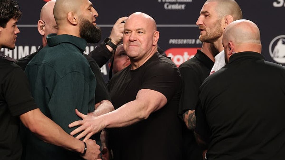 Hamzat Chimaev y Sean Strickland se enfrentaron en la conferencia de prensa de UFC 328 en Newark, Nueva Jersey.