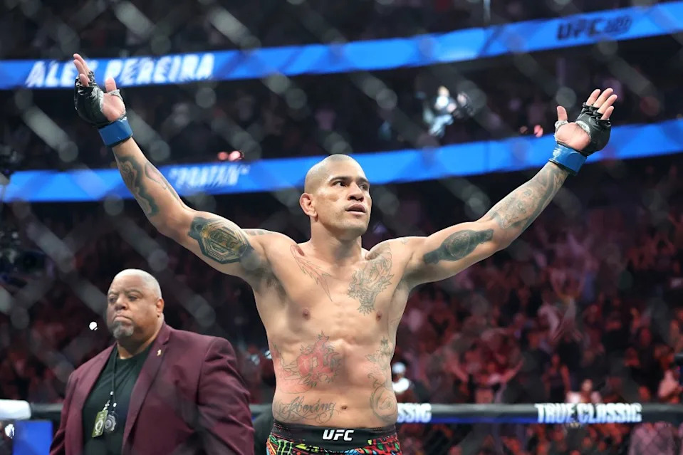 El ex campeón de peso ligero de UFC Alex Pereira