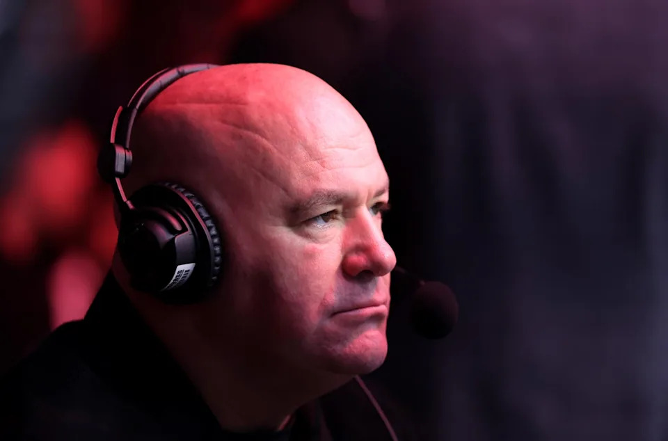 El presidente y director ejecutivo de UFC, Dana White, en el ring en el último evento de boxeo (PA)